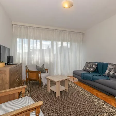 Omiska Apartman *