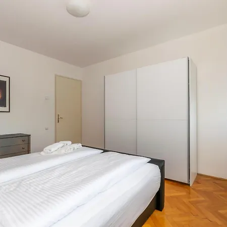 Omiska Apartment