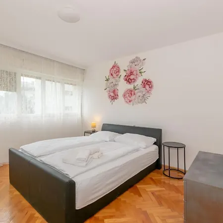 Apartment Omiska
