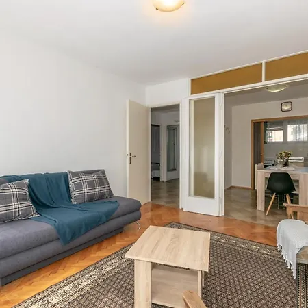 Apartment Omiska