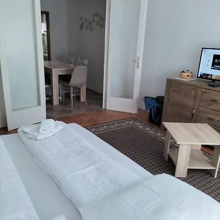 Omiska Apartment *