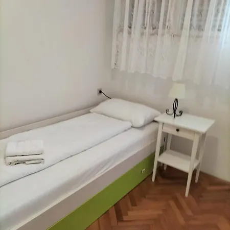 Omiska Apartment *