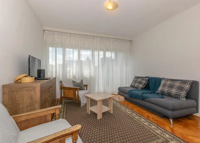 Omiska Apartment *
