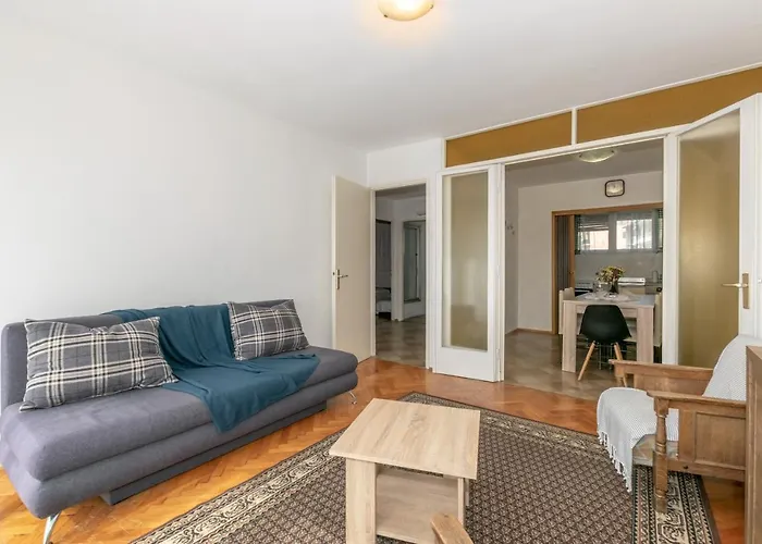 Apartment Omiska